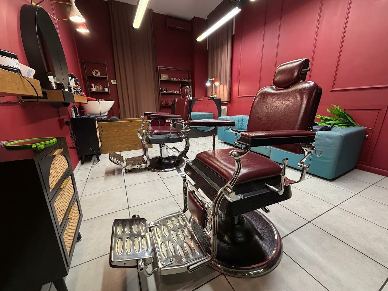 Le poltrone da barbiere d'epoca del salone
